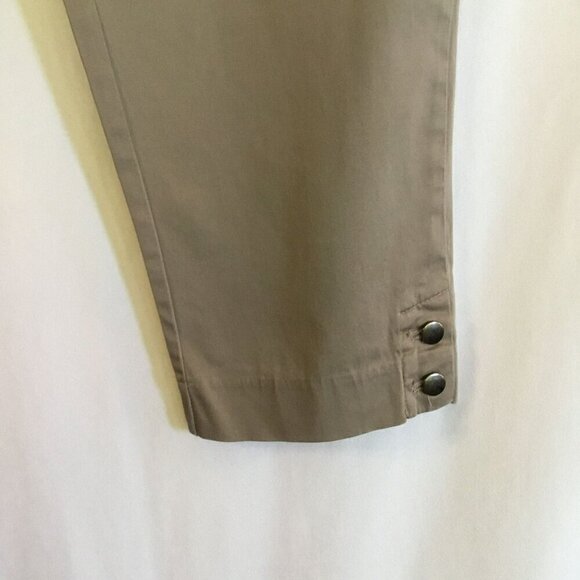 Style & Co Capris Stretch Khaki Tan Button Accents Women's Size 10 With Pockets - Picture 4 of 9